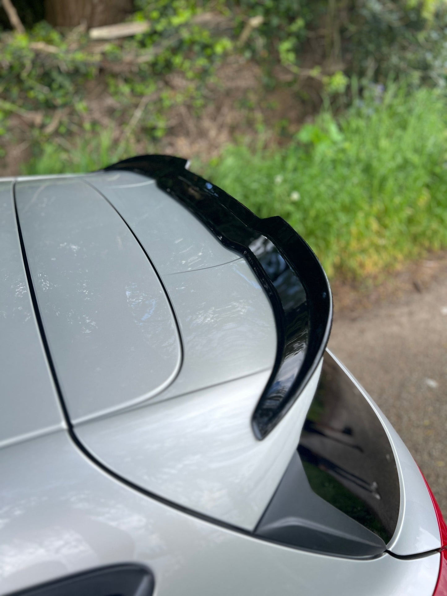 Defected Ford Fiesta MK8 gloss black spoiler extension